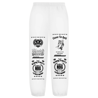 Oversize Fluffy Sweatpants Dead Skull weiß - BLOODY - STREETS.DE Streetwear Herren und Damen Hoodies, T-Shirts, Pullis