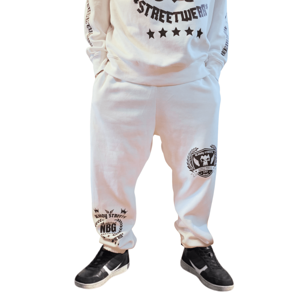 Oversize Fluffy Sweatpants Dead Skull weiß - BLOODY - STREETS.DE Streetwear Herren und Damen Hoodies, T-Shirts, Pullis